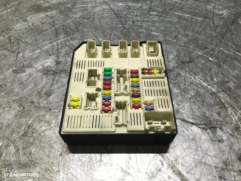 CAIXA DE FUSIVEIS USM BD95 RENAULT MEGFANE III 284B60010R - 2