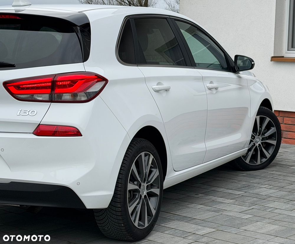 Hyundai i30 1.6 CRDi Fifa World Cup Edition - 11