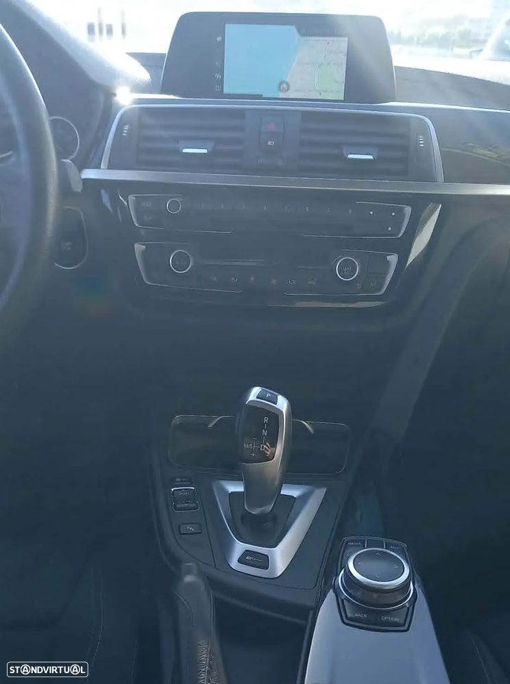BMW 330 e iPerformance - 29