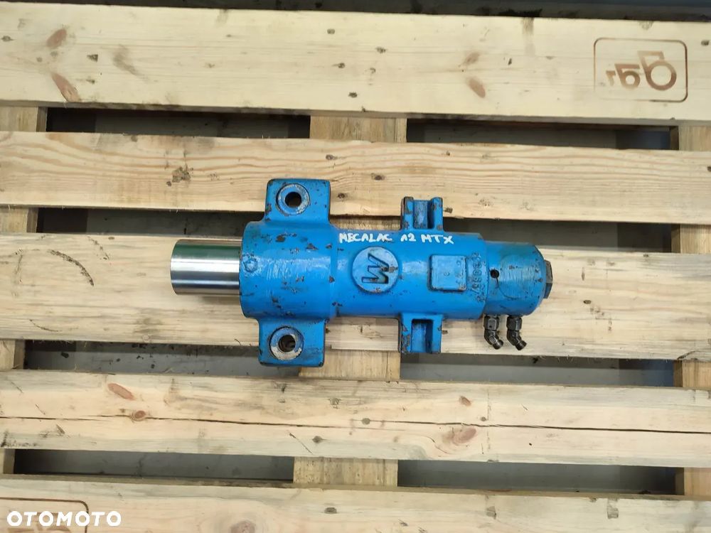 Siłownik stabilizator Mecalac 12 MTX (5930657) - 1