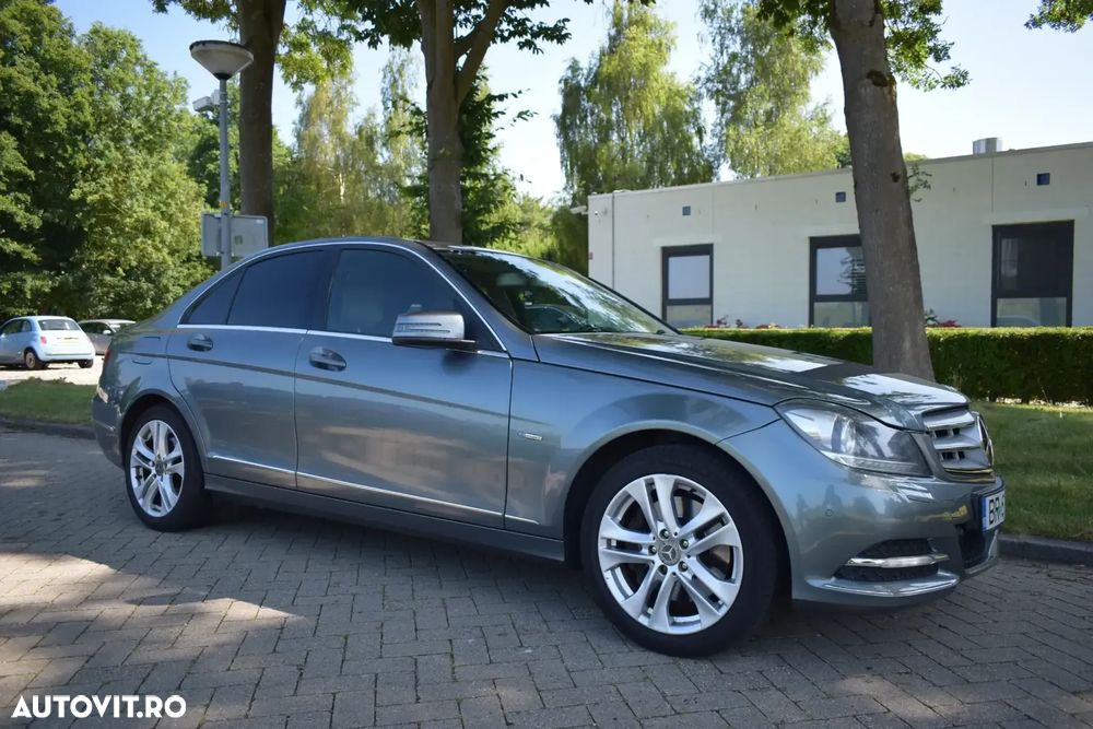 Mercedes-Benz C 350 CDI DPF 4Matic 7G-TRONIC BlueEFFICIENCY Avantgarde - 2