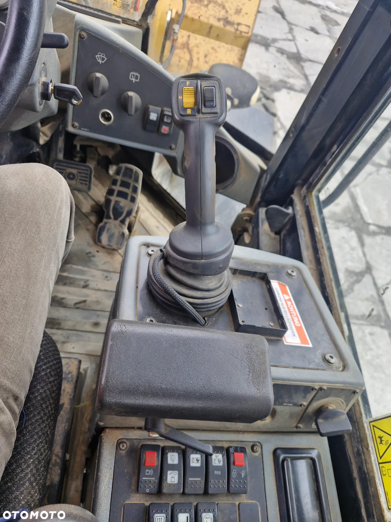 Caterpillar 930H - 9