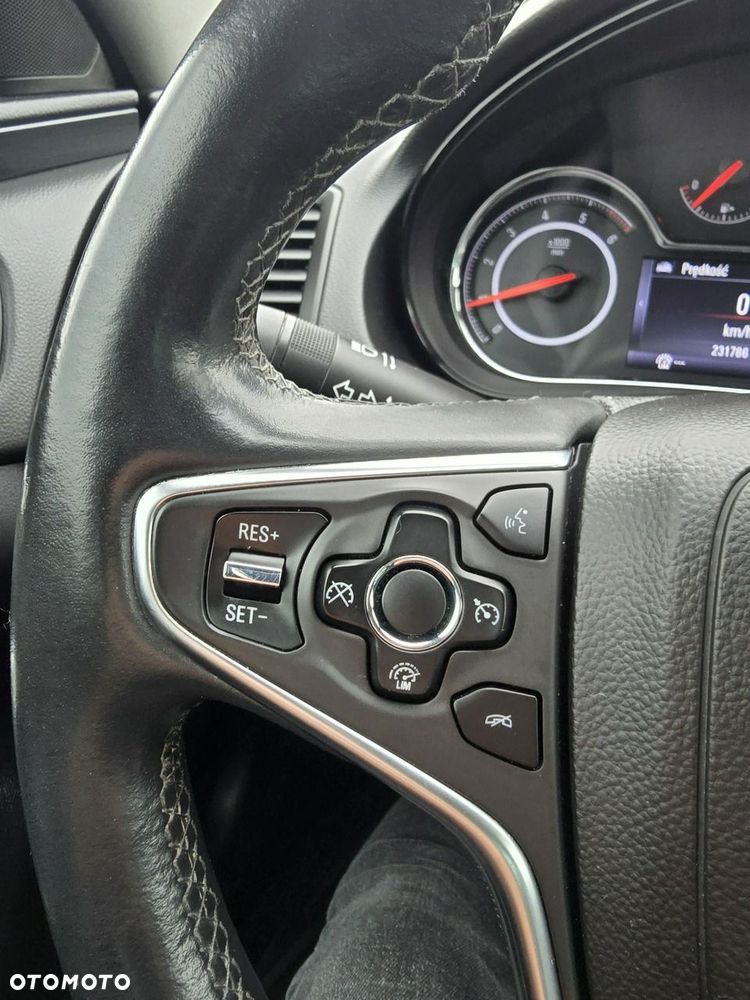 Opel Insignia - 32