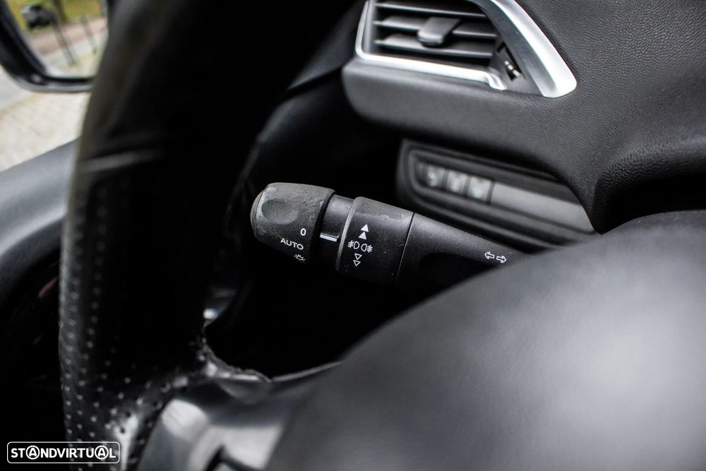 Peugeot 208 e-HDi FAP 92 Stop&Start Allure - 14