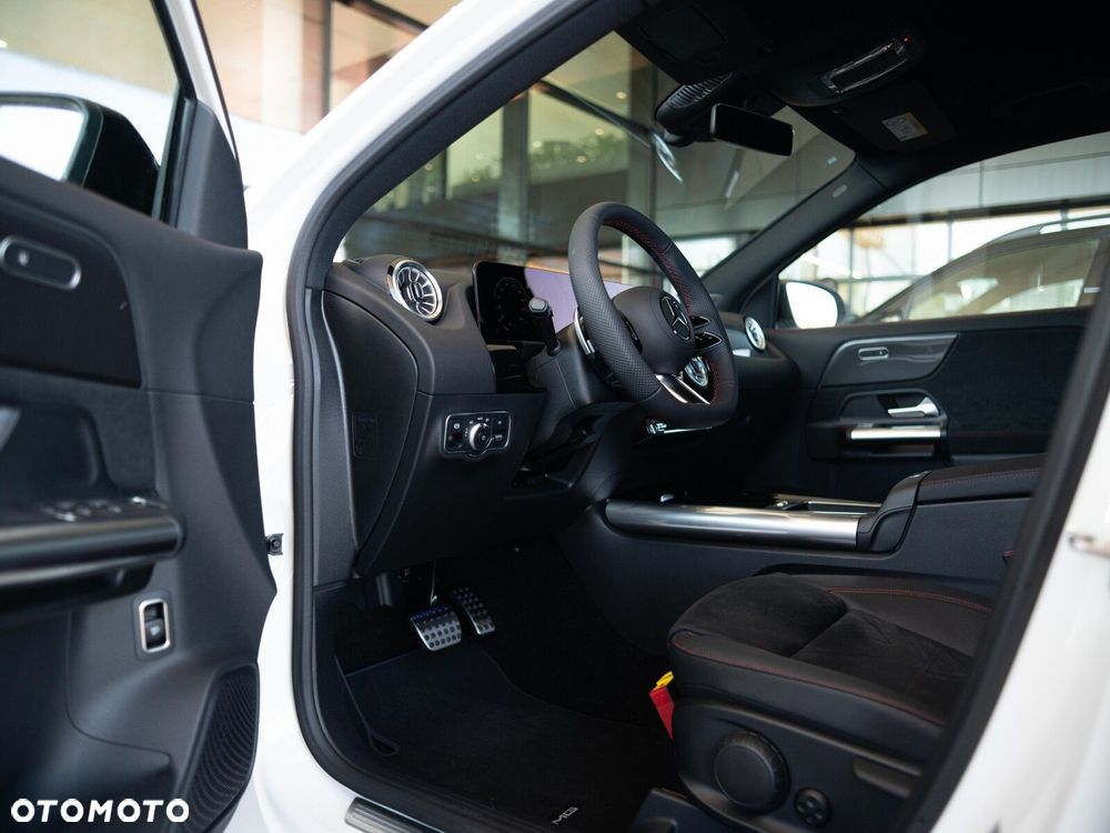 Mercedes-Benz GLA - 9