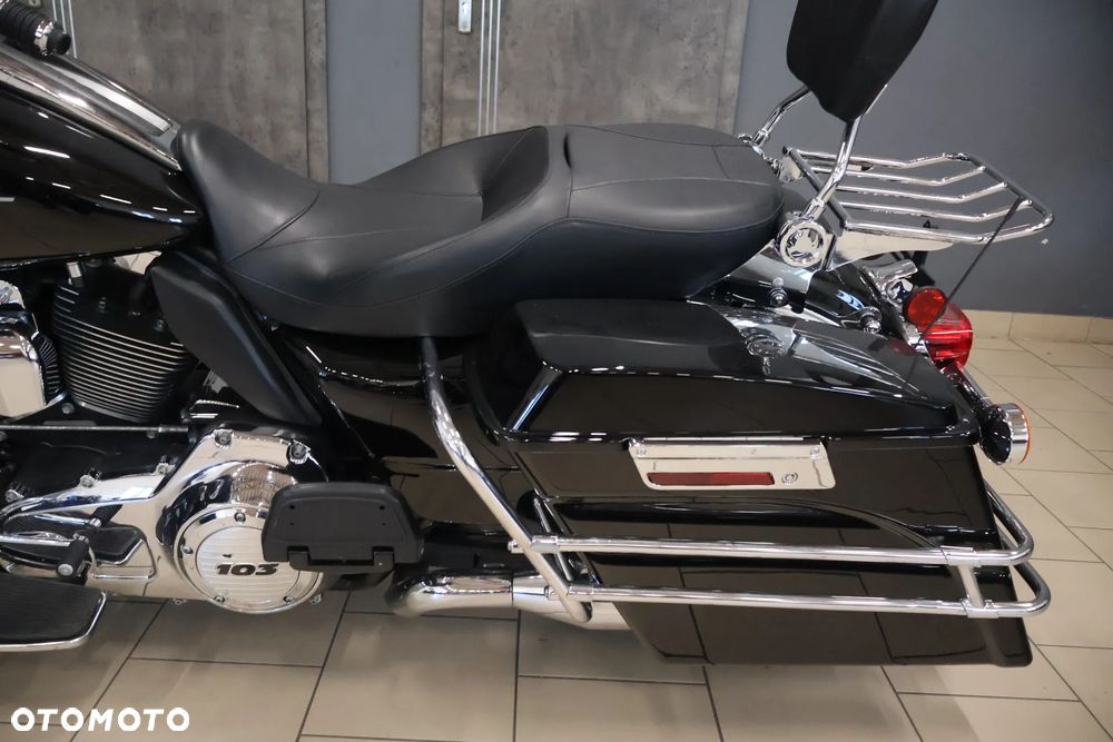 Harley-Davidson Touring Street Glide - 13
