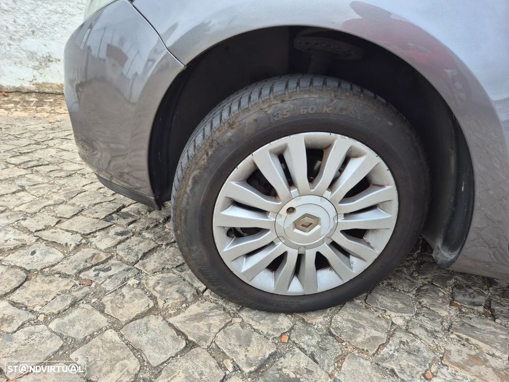 Renault Clio 1.2 16V Confort - 10