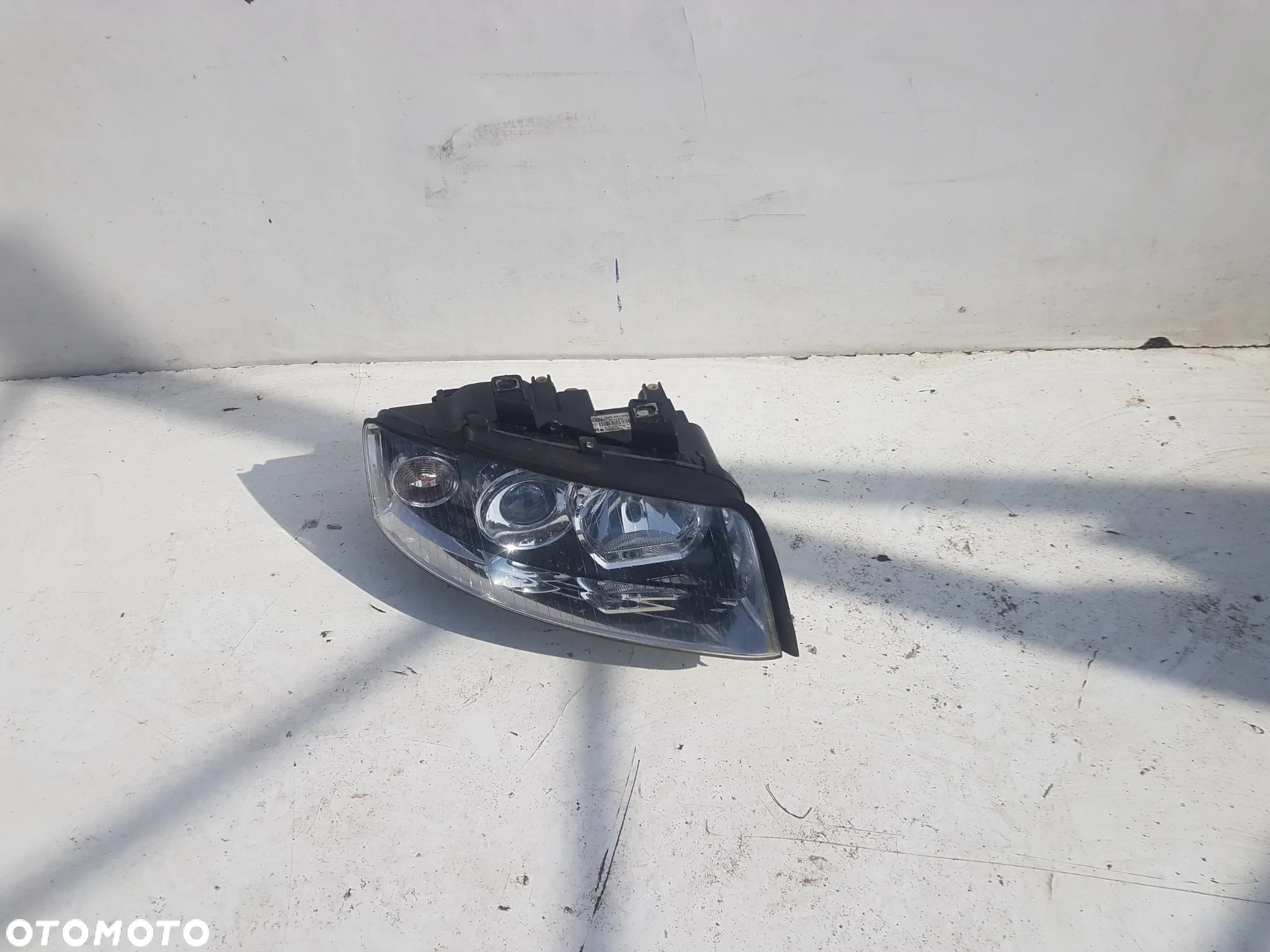 Lampa przód przednia LEWA Audi A4 B6 8E xenon - 4