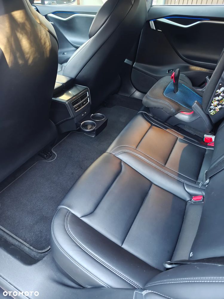 Tesla Model S - 12
