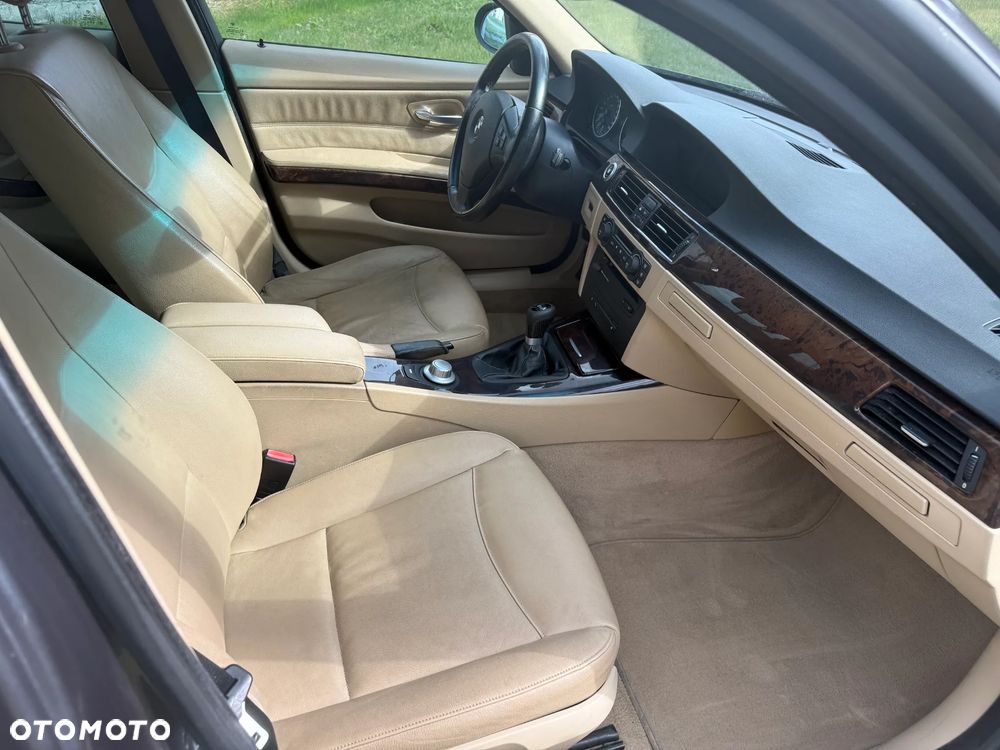 BMW Seria 3 320d - 12