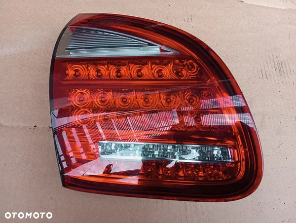 Lampa tylna lewa Porsche Cayenne II 75P 2010-2015r.