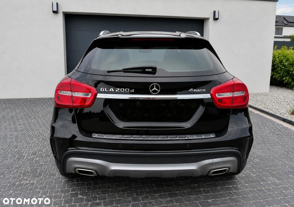 Mercedes-Benz GLA 250 4Matic 7G-DCT - 2