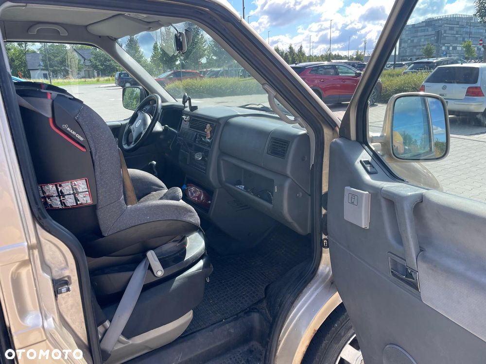 Volkswagen Caravelle - 12