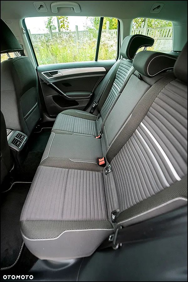 Volkswagen Golf - 8