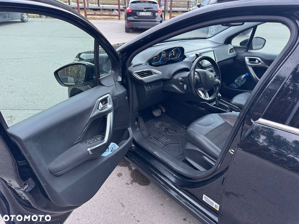 Peugeot 2008 1.2 Pure Tech Allure S&S EAT6 - 13