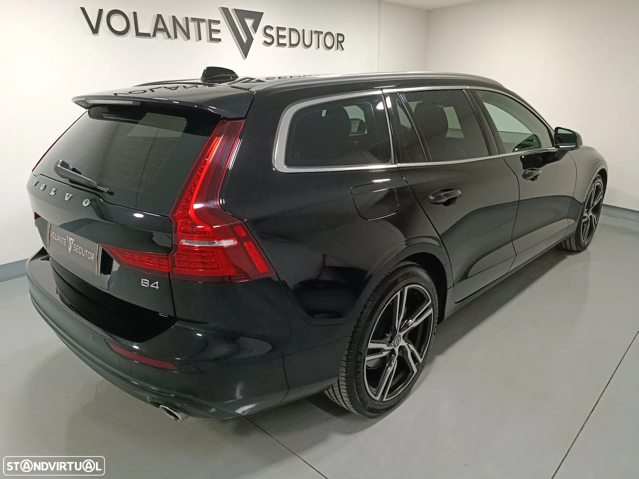 Volvo V60 2.0 B4 Plus Dark Auto - 20