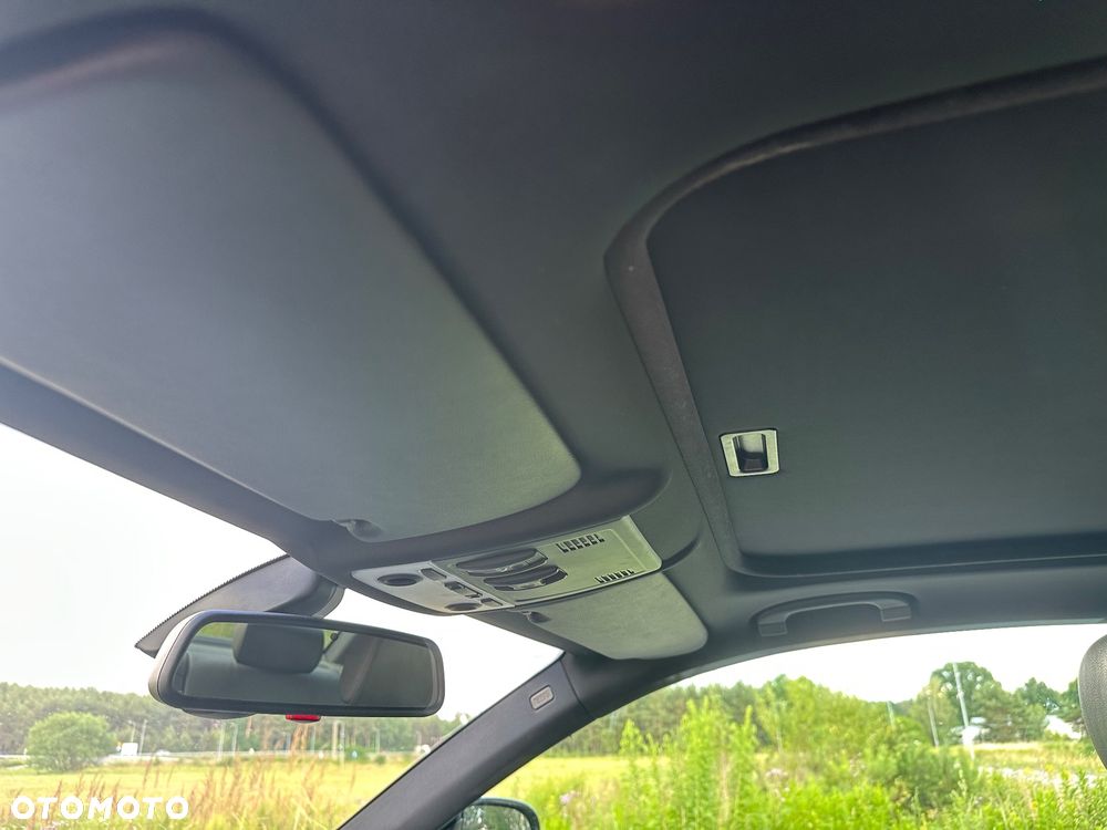 BMW Seria 3 330d xDrive M Sport Edition - 12