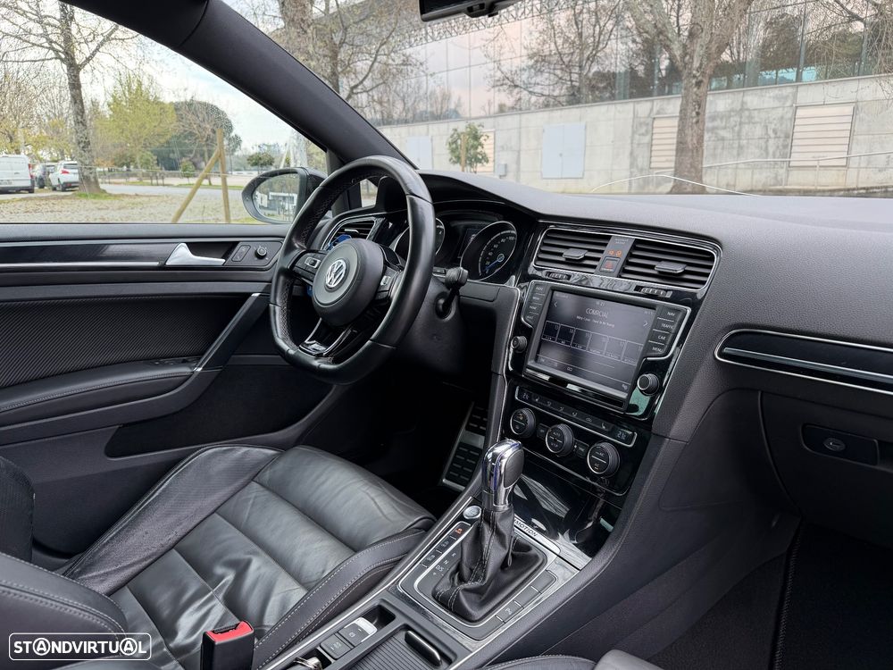 VW Golf R 4Motion BlueMotion DSG - 25
