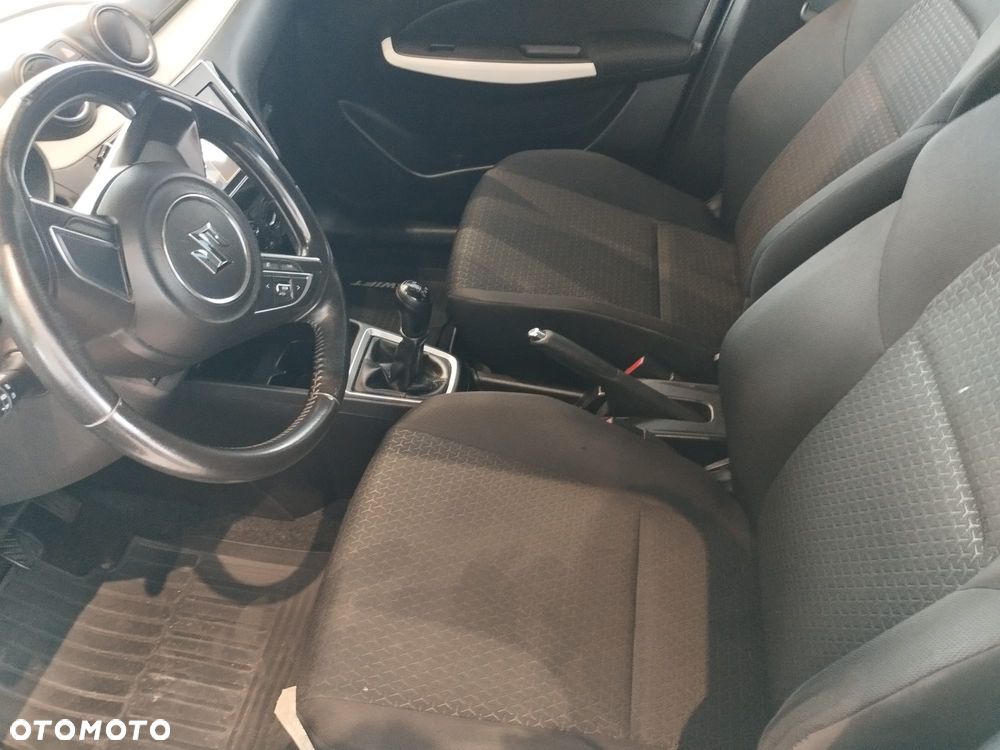 Suzuki Swift 1.2 Premium Plus - 4