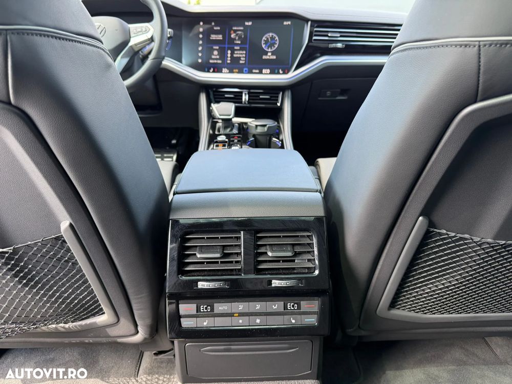 Volkswagen Touareg V6 TDI 4MOTION R-Line - 24