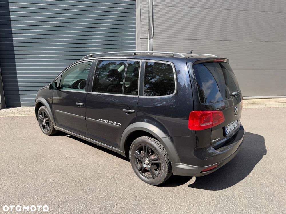 Volkswagen Touran - 10