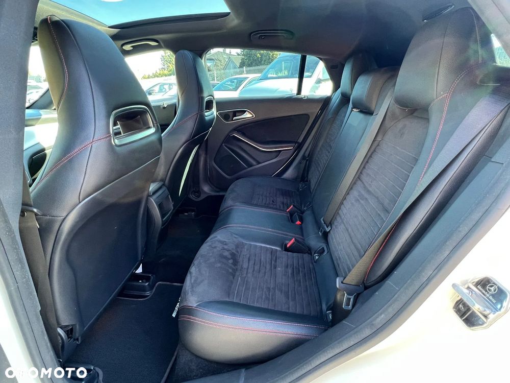 Mercedes-Benz CLA 180 7G-DCT AMG Line - 18