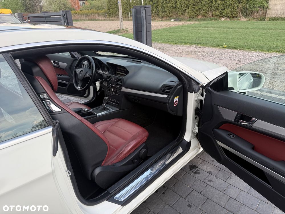 Mercedes-Benz Klasa E 300 BlueEFFICIENCY 7G-TRONIC Avantgarde - 30