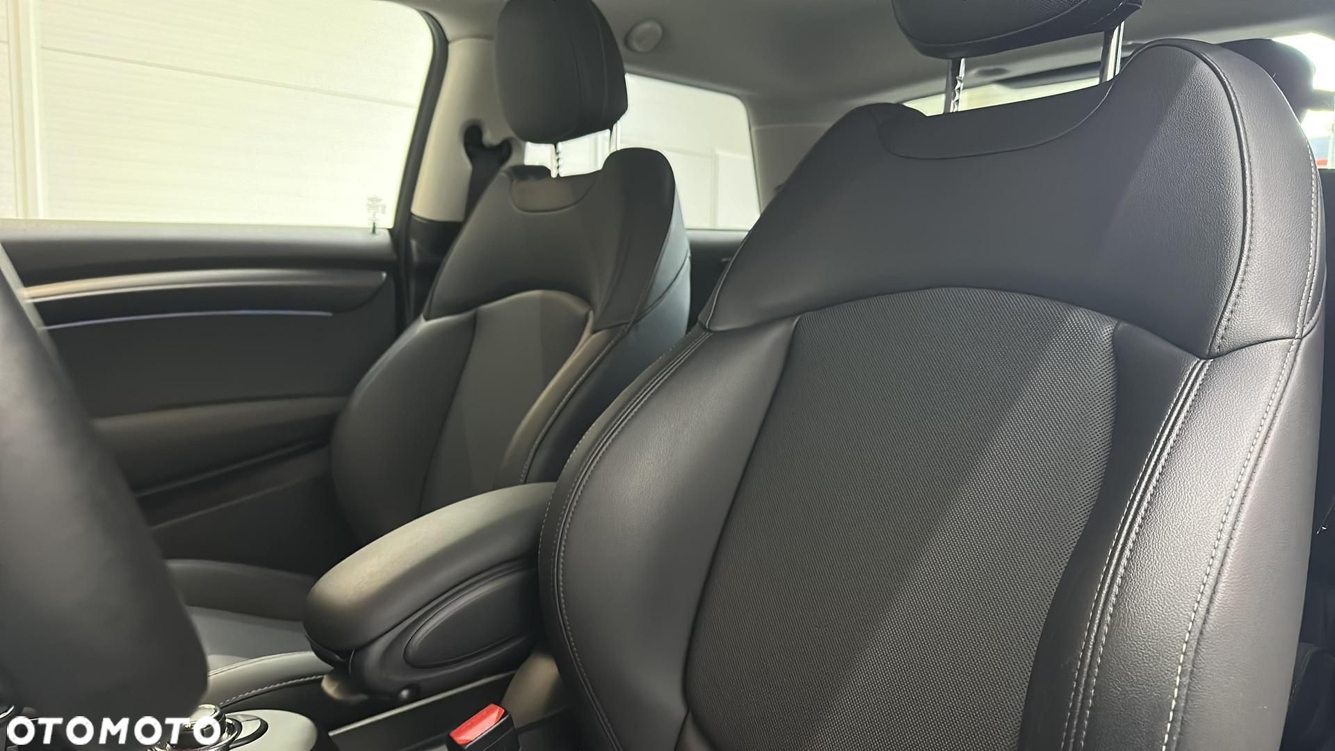 MINI Cooper SE Classic Trim - 14