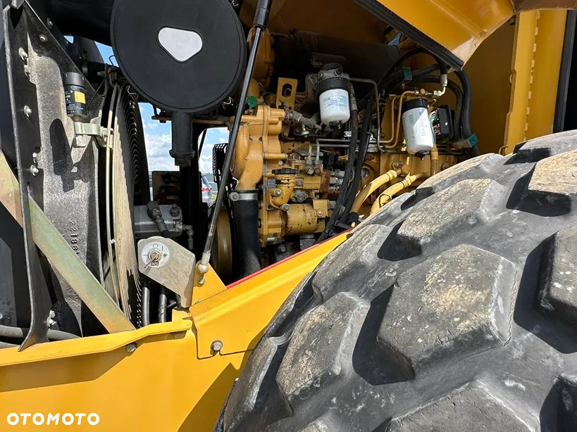 Caterpillar CS-563E - 25