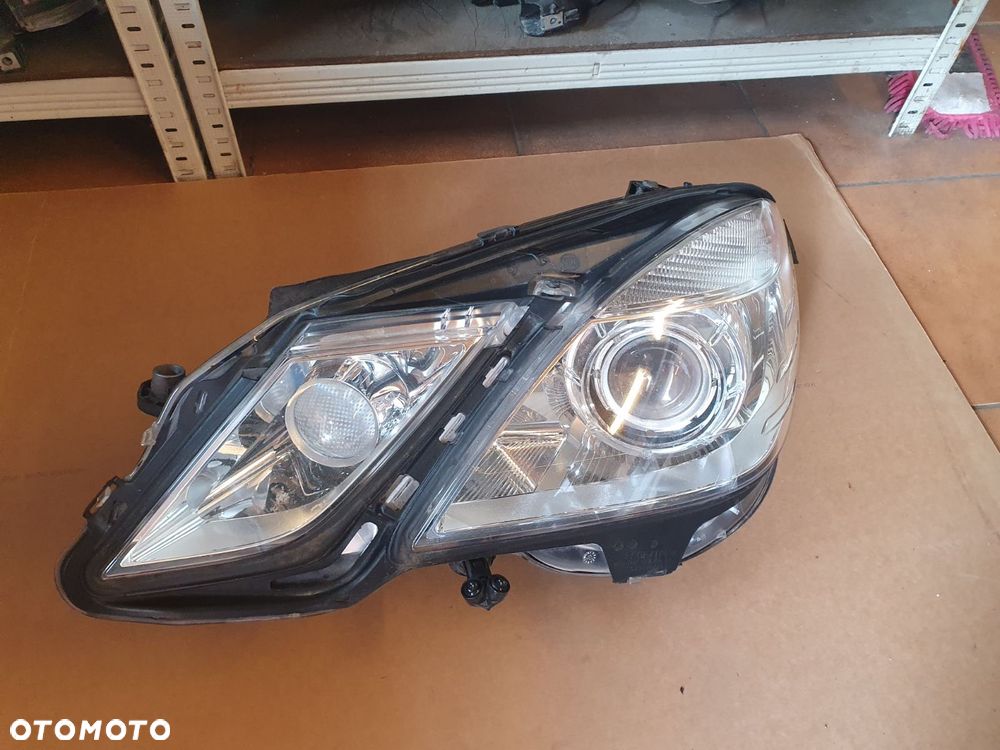 REFLEKTOR LEWY MERCEDES E-KLASA W212 XENON EUROPA - 1