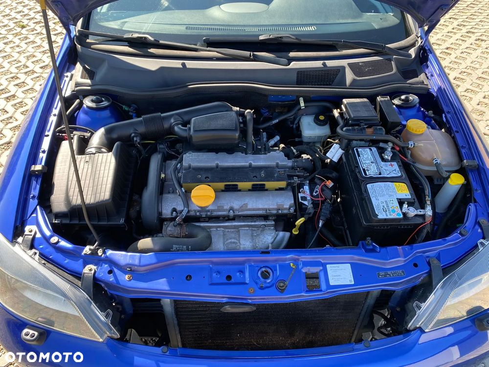 Opel Astra 1.6 Sportive - 29