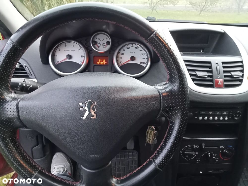 Peugeot 207 1.4 16V Trendy - 12