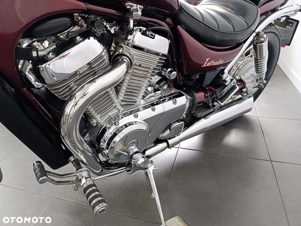 Suzuki Intruder - 9