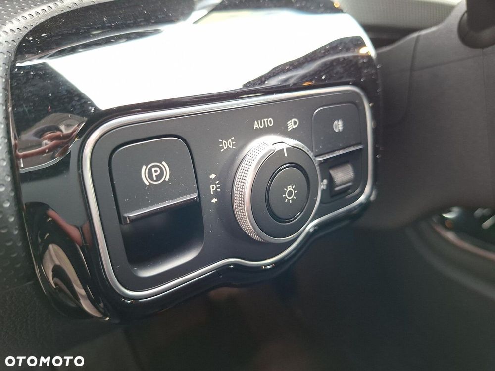 Mercedes-Benz CLA 200 Progressive 7G-DCT - 22