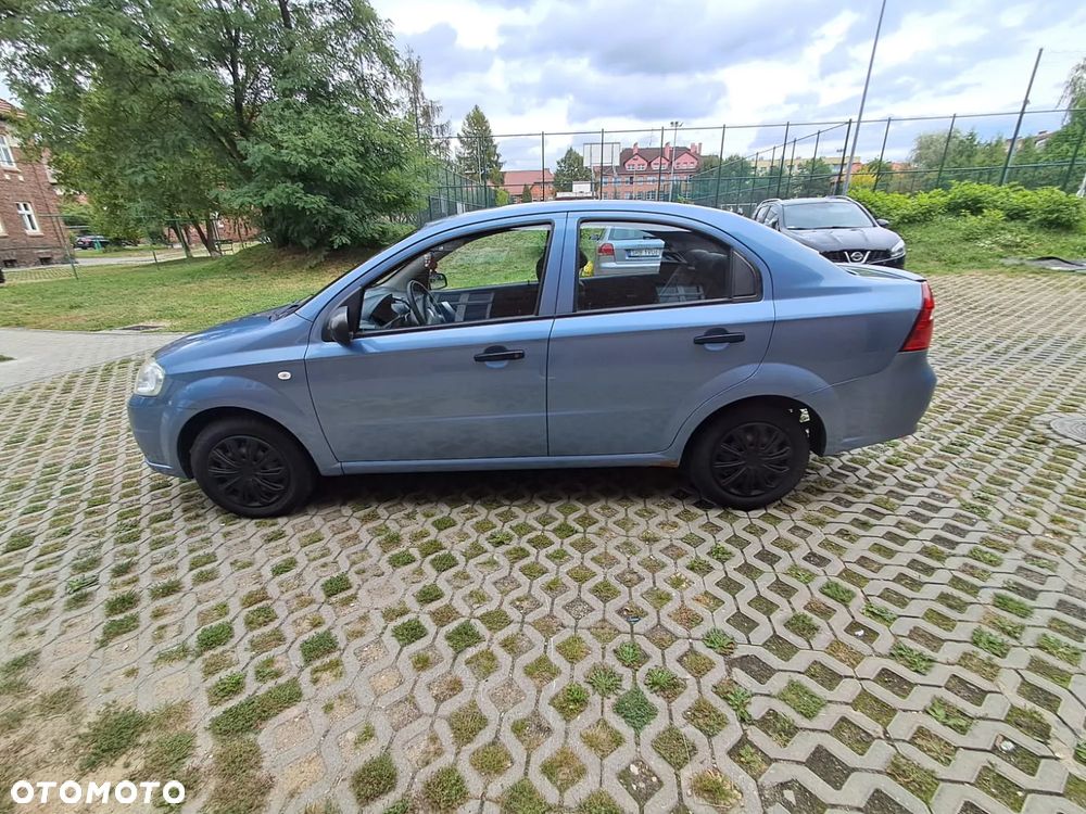 Chevrolet Aveo - 11