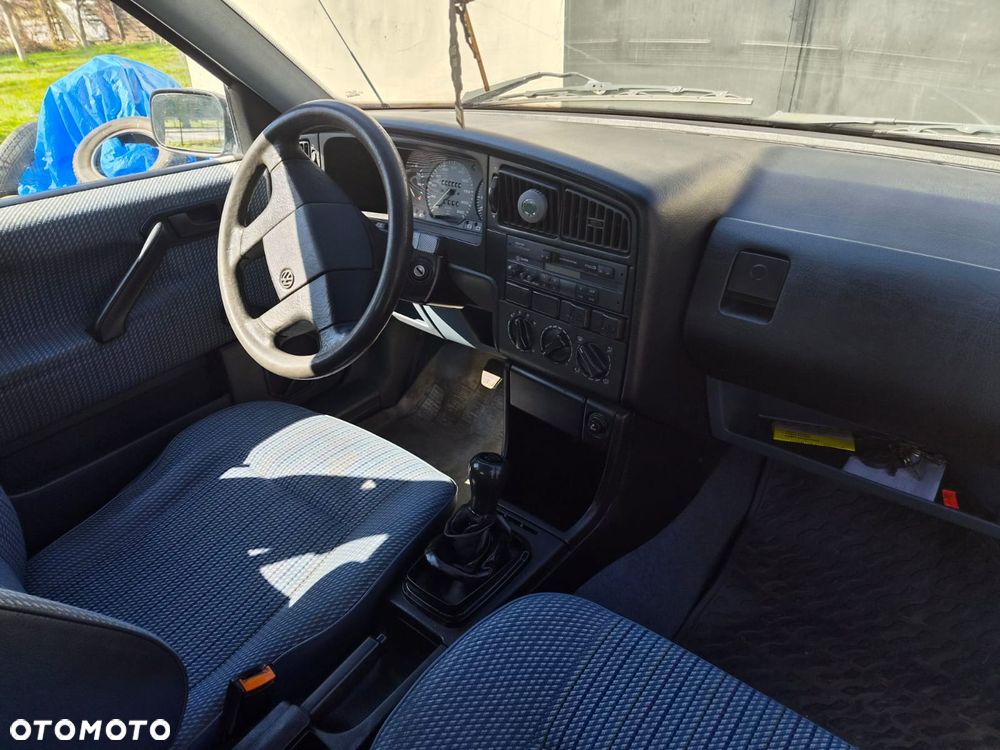 Volkswagen Passat 1.8 CL - 5