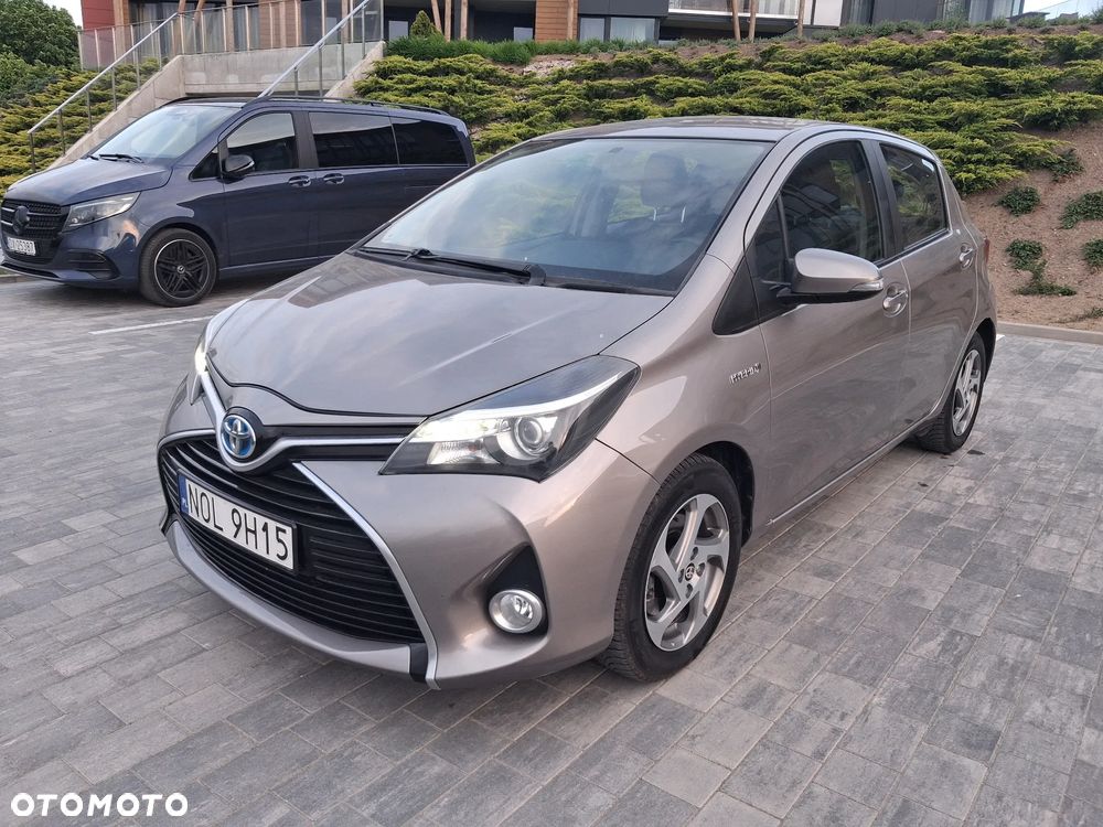 Toyota Yaris Hybrid 100 Dynamic - 1