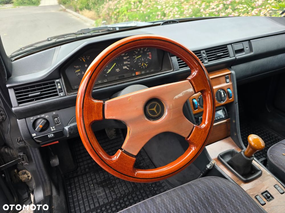Mercedes-Benz W124 (1984-1993) - 11