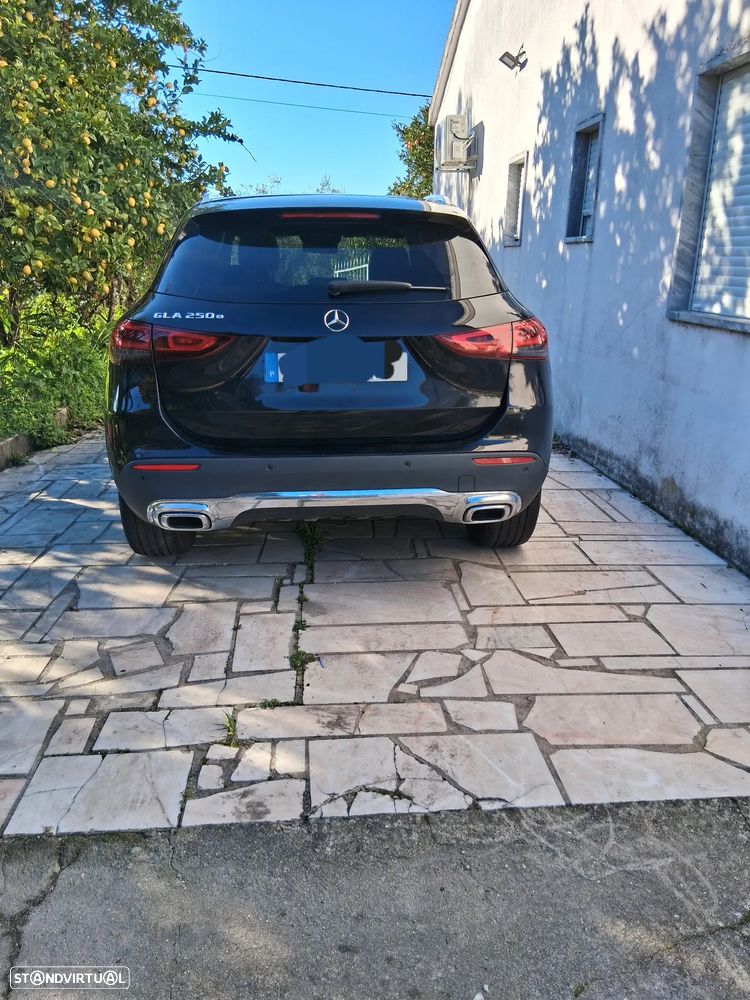 Mercedes-Benz GLA 250 e 8G-DCT Progressive — fotografia 8