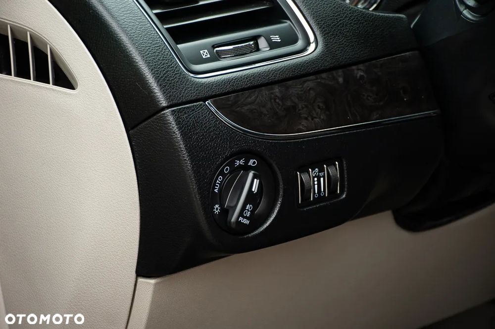 Lancia Voyager 3.6 Platinum - 38