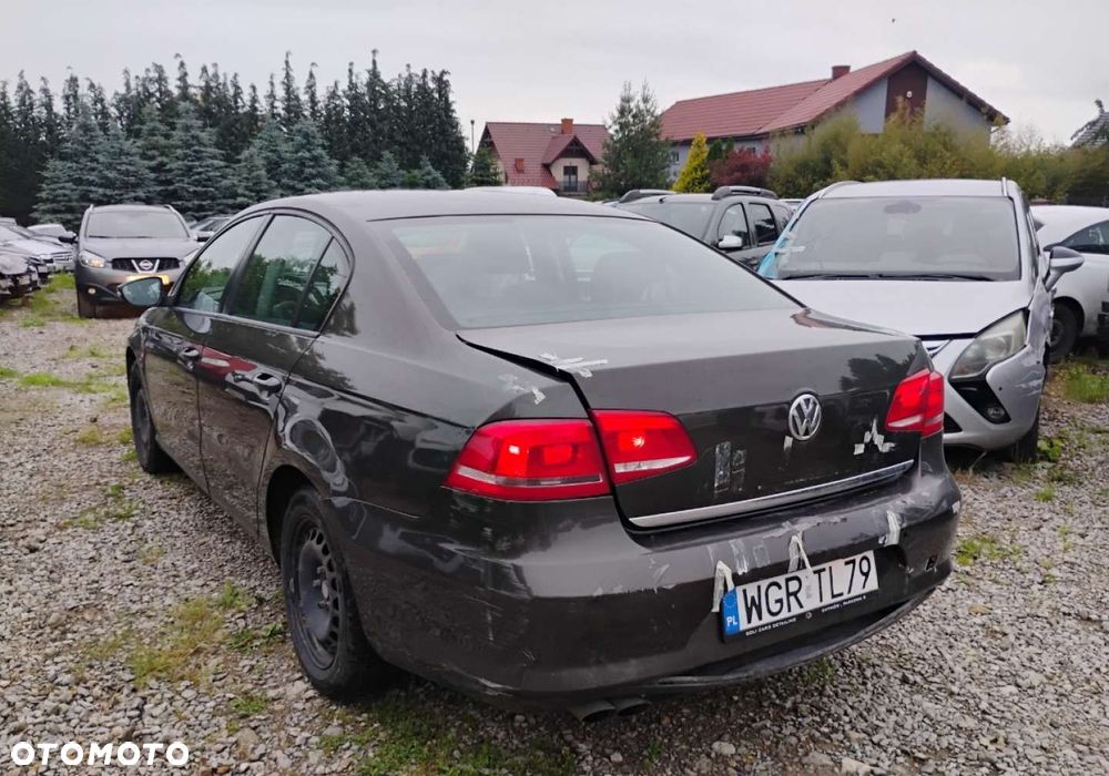 Volkswagen Passat - 4
