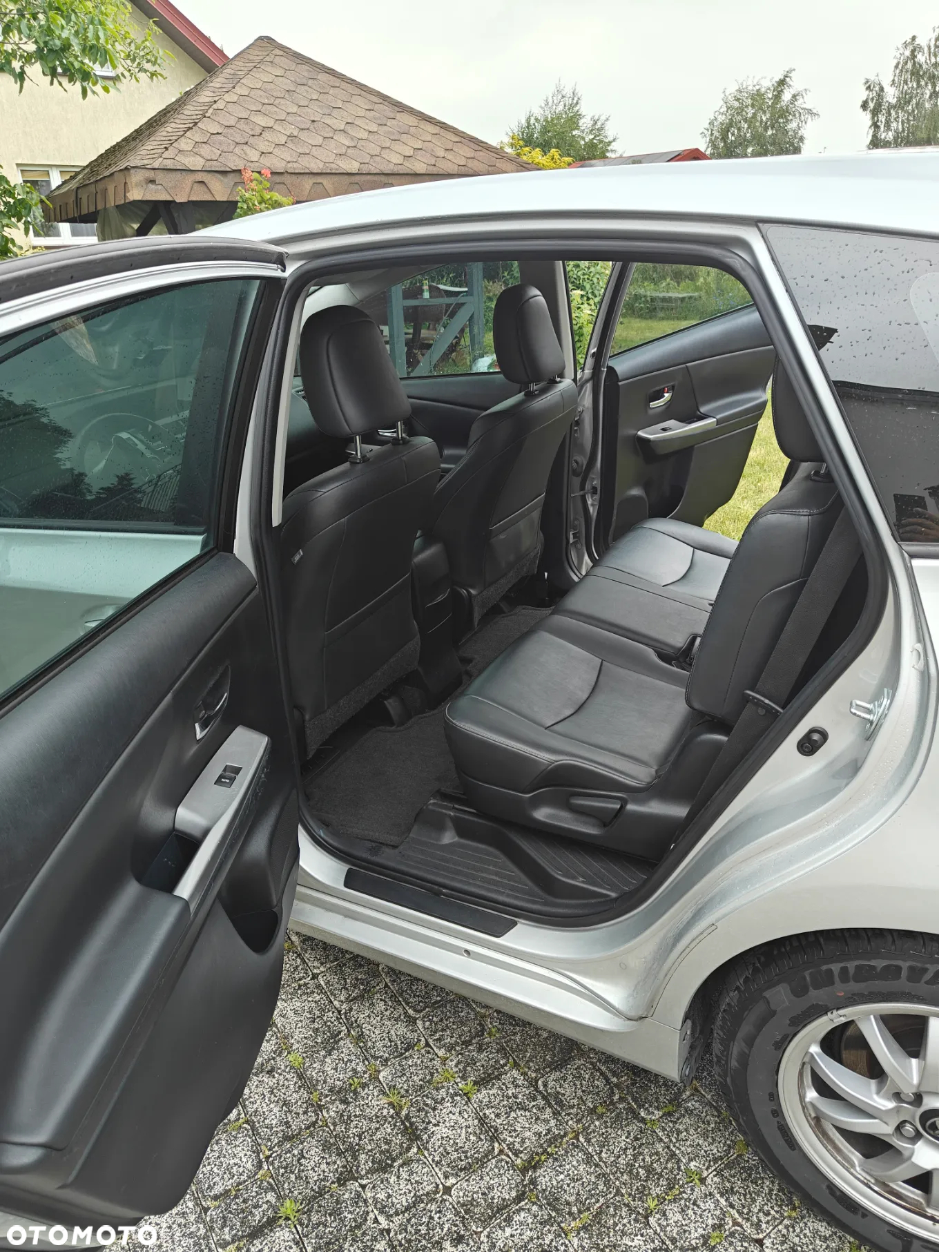 Toyota Prius+ (Hybrid) - 19