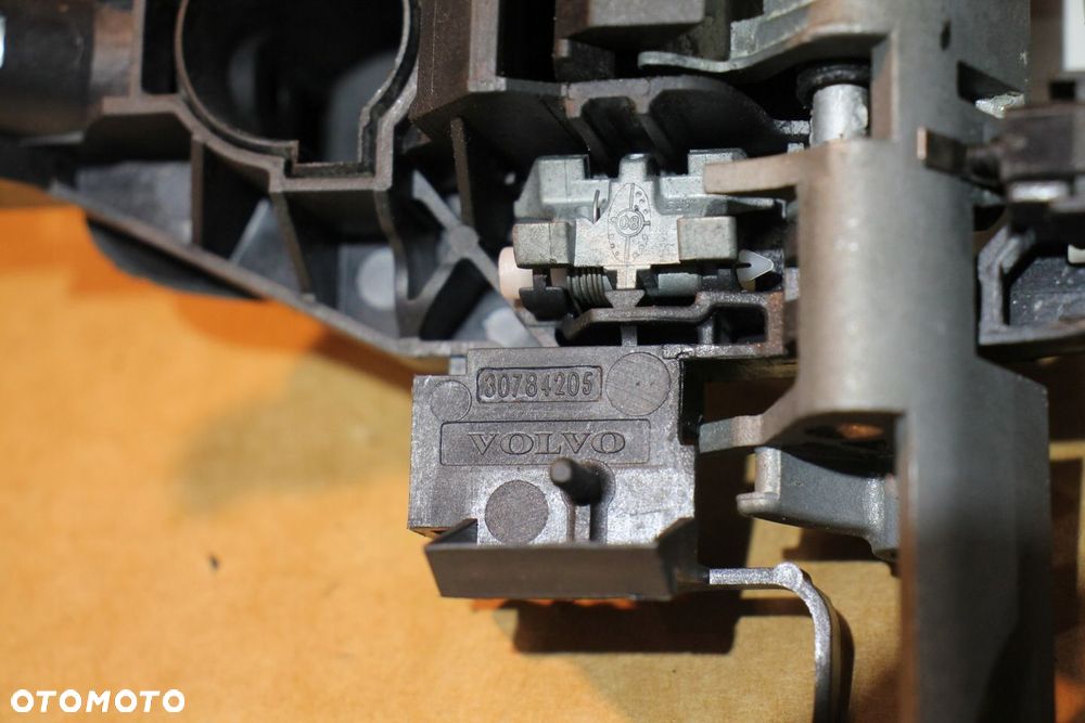 VOLVO V70 S80 XC70 XC60 KLAMKA PRAWY TYŁ, PRZÓD KEYLESS 30784205, 30784204 - 4