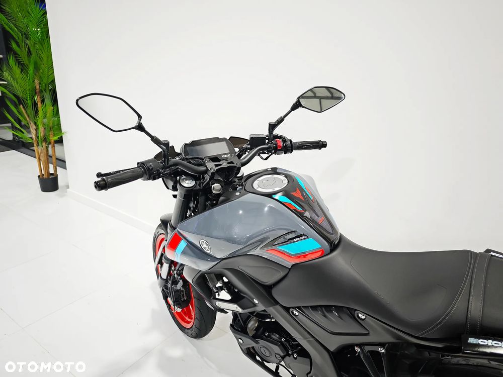 Yamaha MT - 17