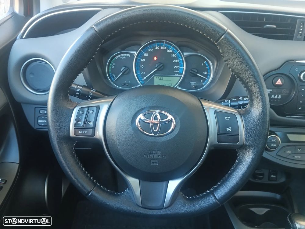 Toyota Yaris 1.5 HSD Comfort +P.Style+P.Techno - 10