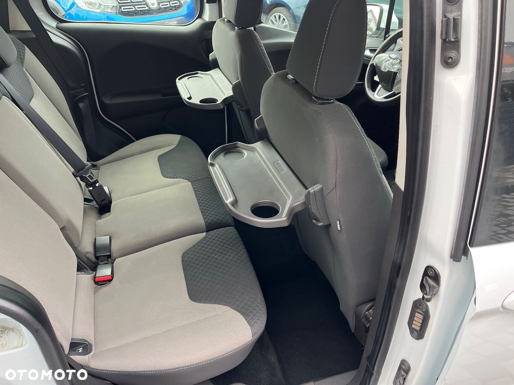 Ford Tourneo Courier - 13