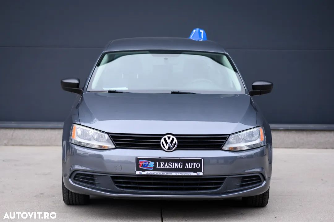 Volkswagen Jetta - 1