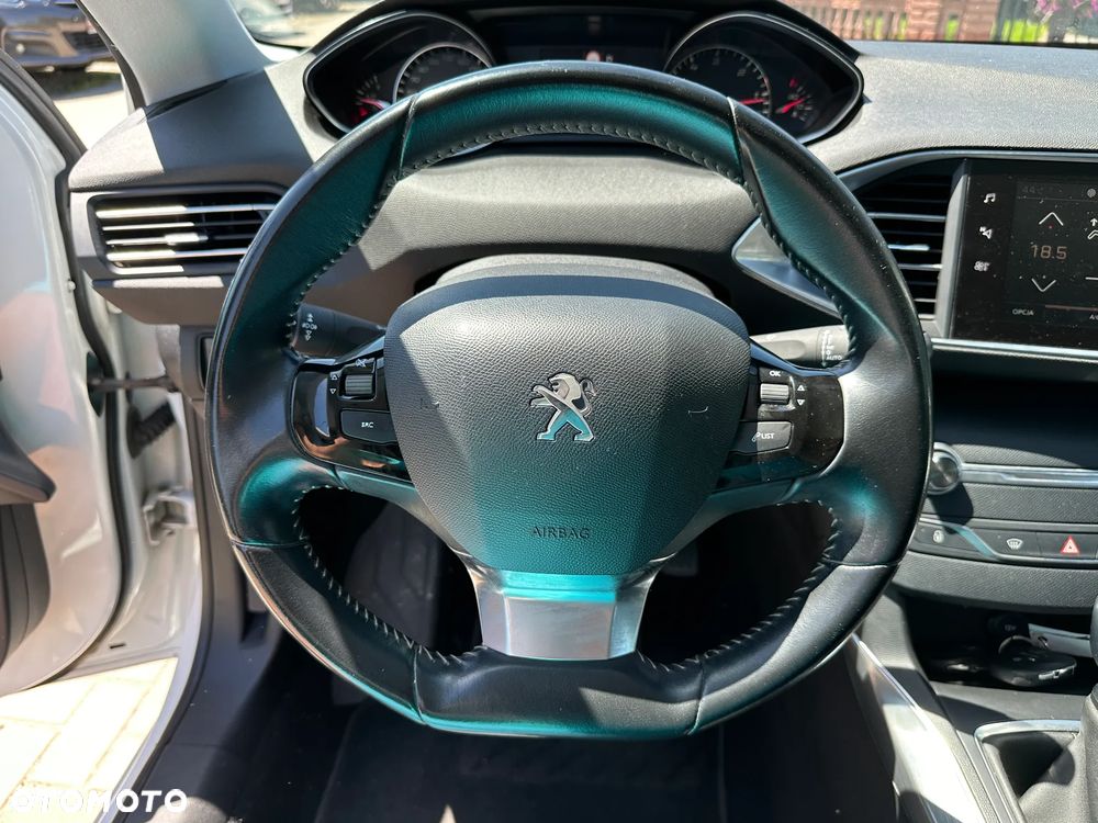 Peugeot 308 - 8