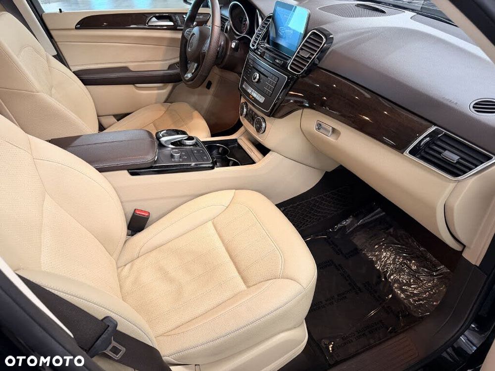 Mercedes-Benz GLE - 12