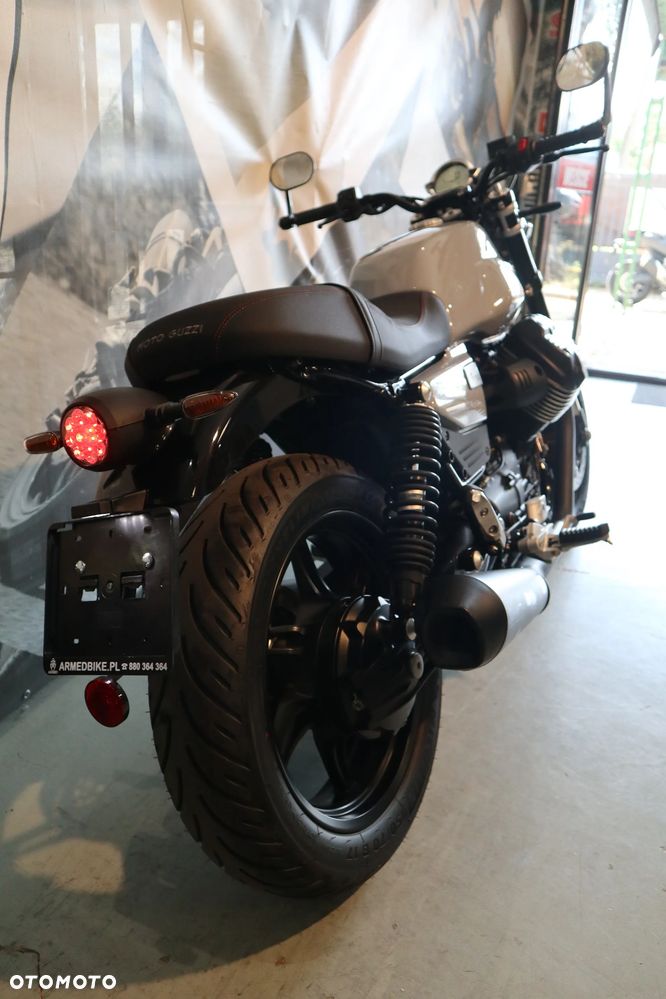 Moto Guzzi V7 - 24